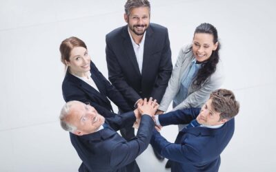 Pequenos negócios criaram quase duas vezes mais vagas que as médias e grandes empresas, segundo SEBRAE.